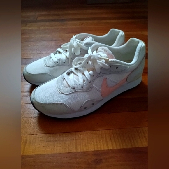 Nike Sportswear Running Shoes White & Gray w/ Peach Swoosh Women's Size 10med - Picture 2 of 9